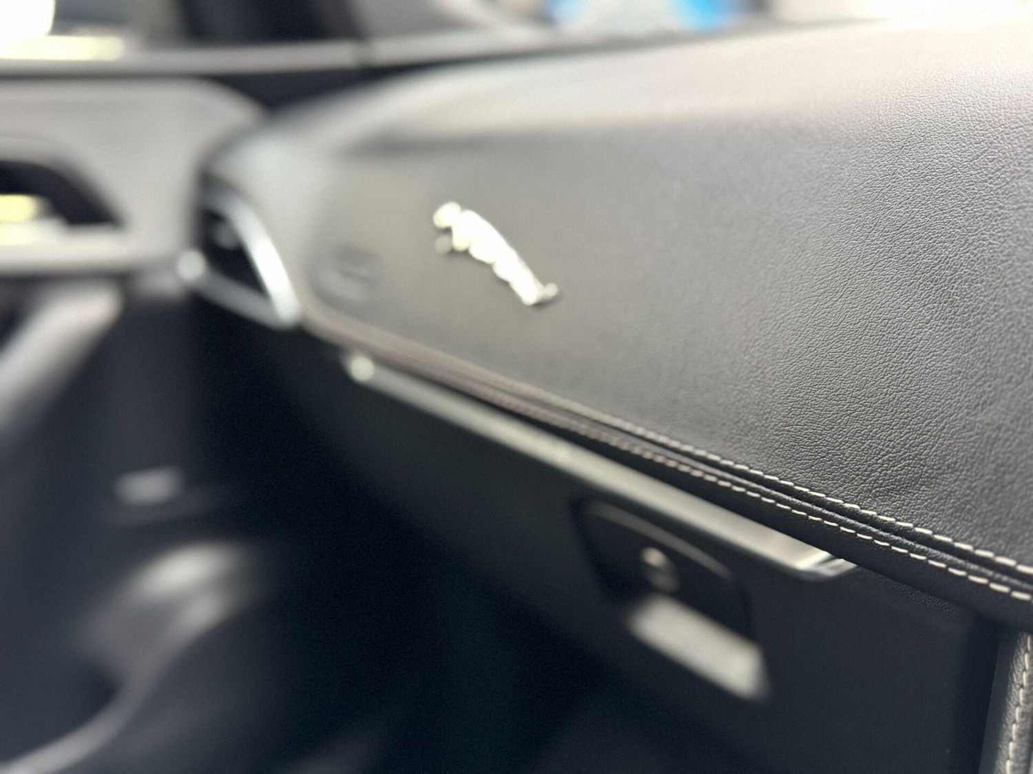 Used Jaguar F-Pace 2018 for sale - 76778169: Photo 32