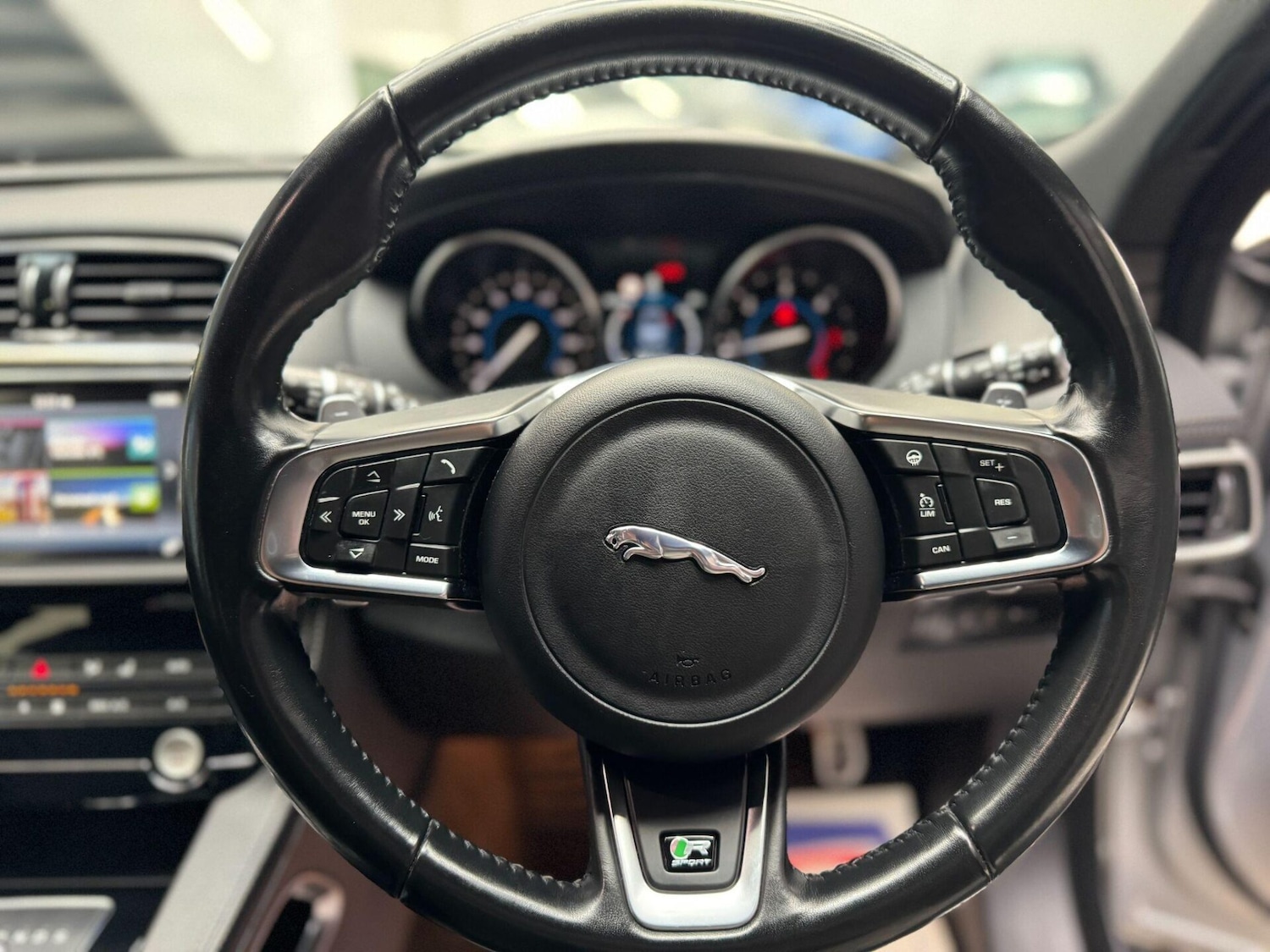 Used Jaguar F-Pace 2018 for sale - 76778169: Photo 42