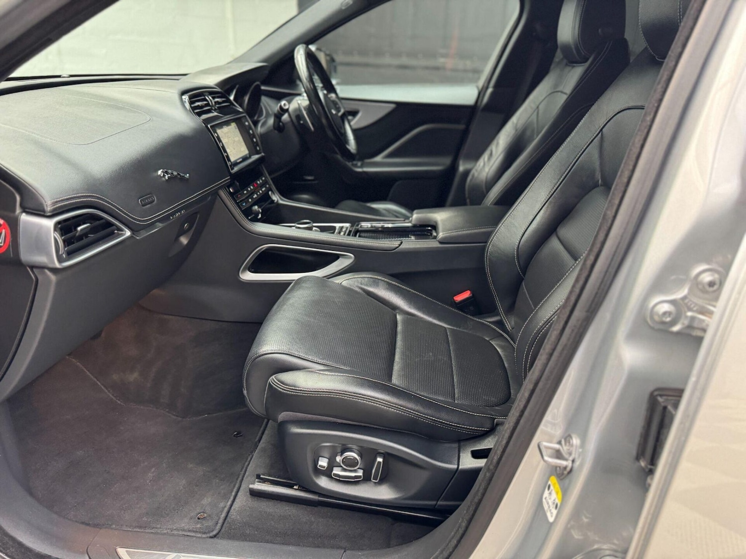 Used Jaguar F-Pace 2018 for sale - 76778169: Photo 43