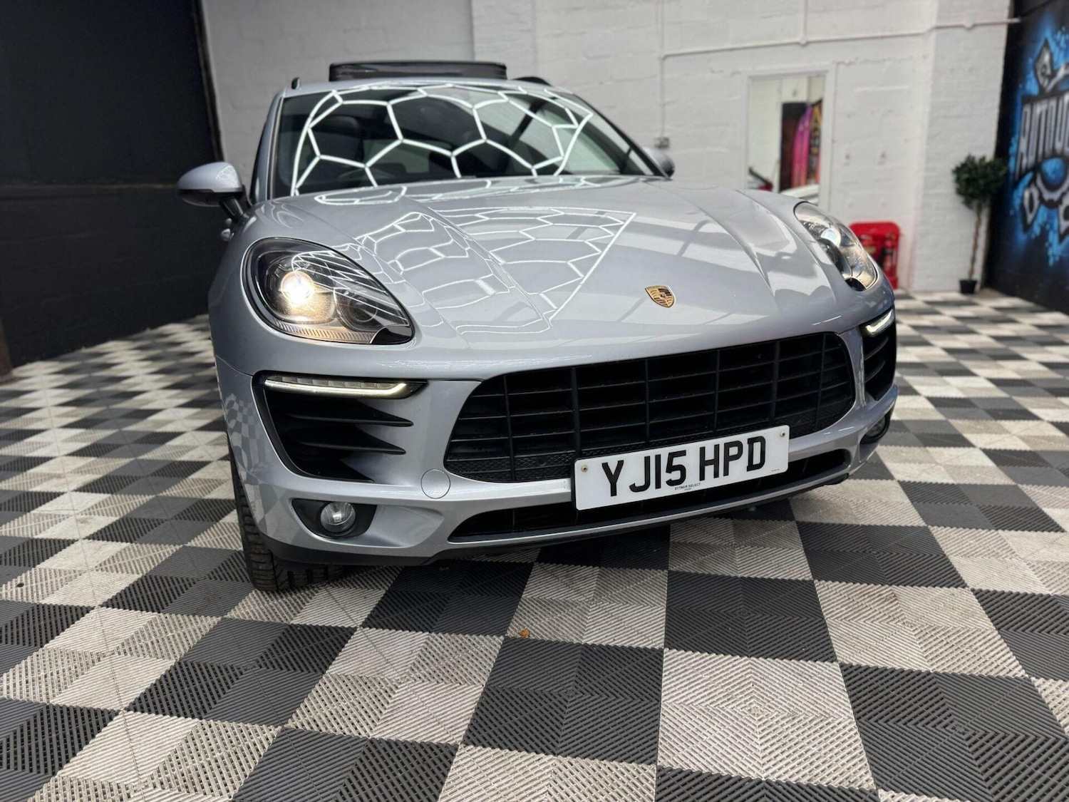 Used Porsche Macan 2015 for sale - 76906178: Photo 2