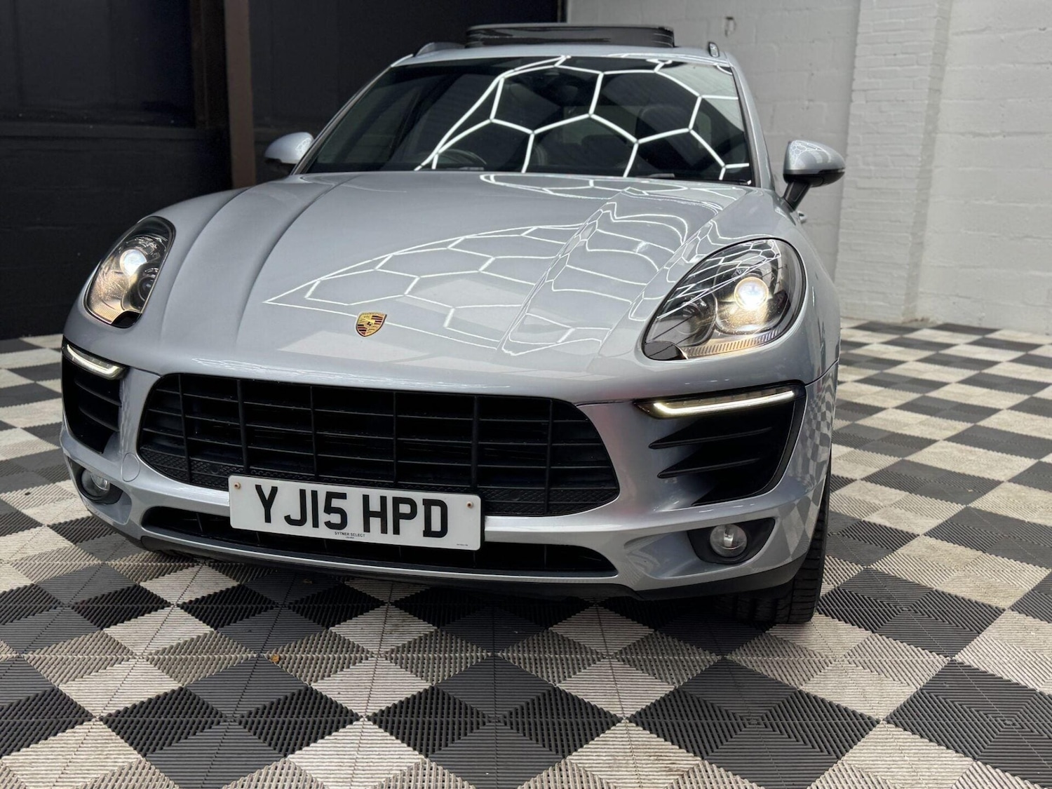 Used Porsche Macan 2015 for sale - 76906178: Photo 3