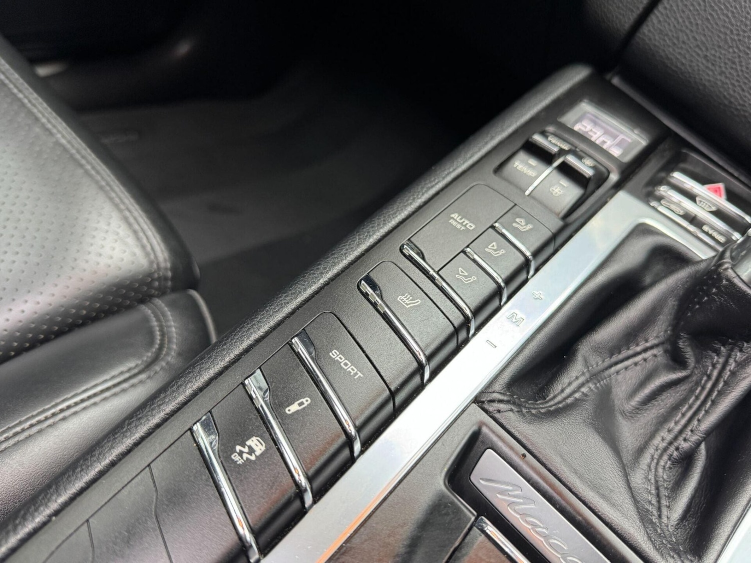 Used Porsche Macan 2015 for sale - 76906178: Photo 30