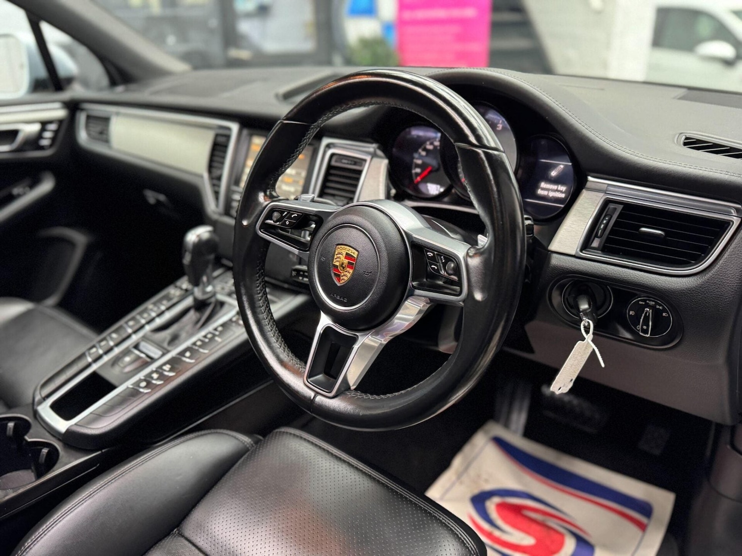 Used Porsche Macan 2015 for sale - 76906178: Photo 48