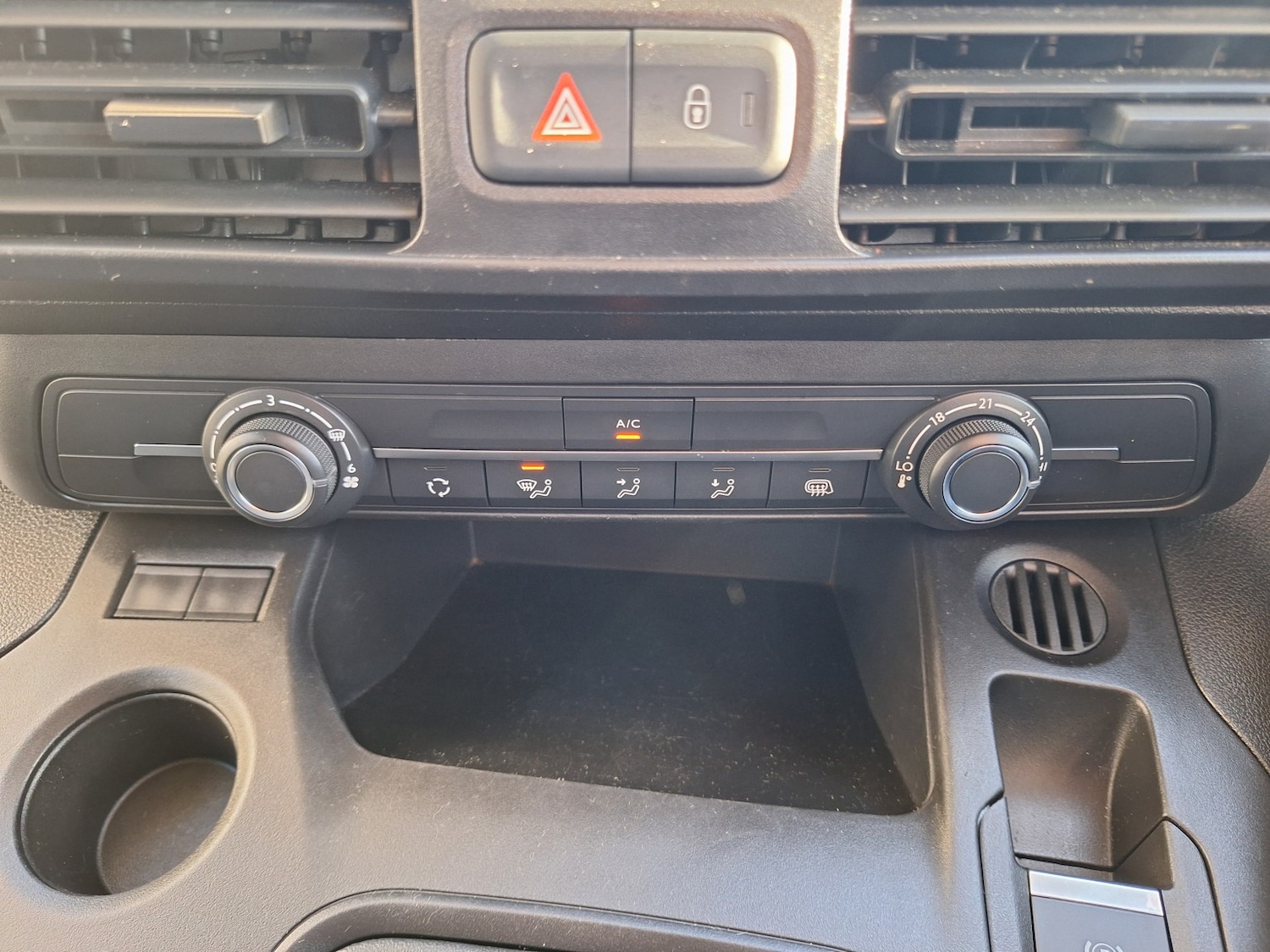 Used Peugeot Partner 2020 for sale - 76591537: Photo 26