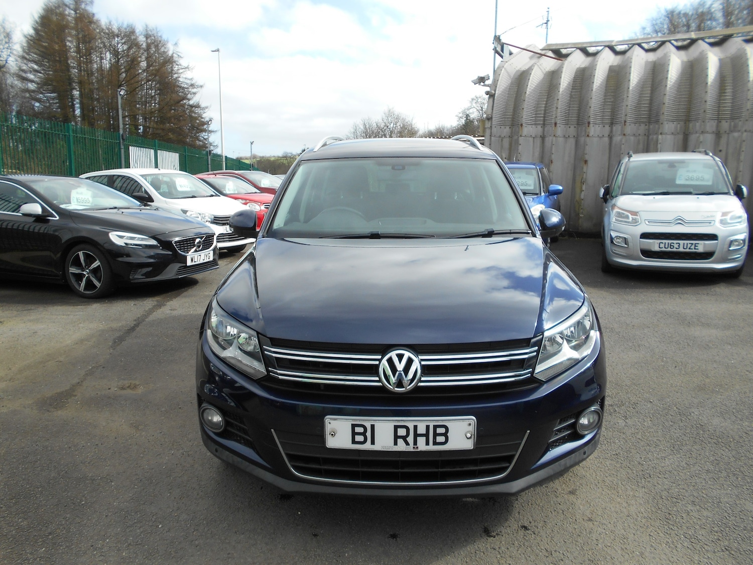 Used Volkswagen Tiguan 2011 for sale - 77917261: Photo 2
