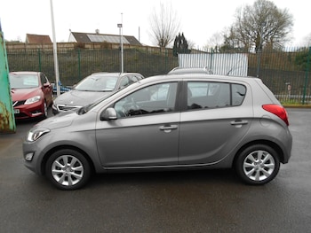Used Hyundai i20 2014 for sale - 77998122: Photo