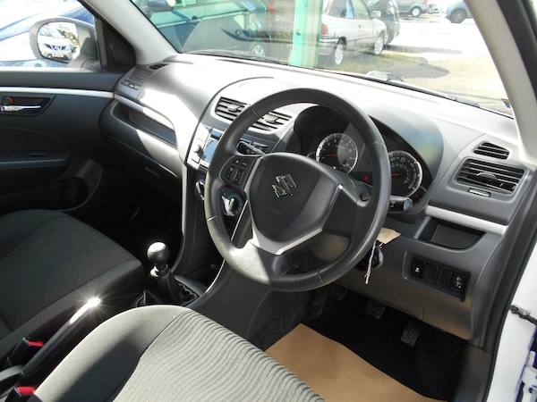 Used Suzuki Swift 2013 for sale - 76207179: Photo 10