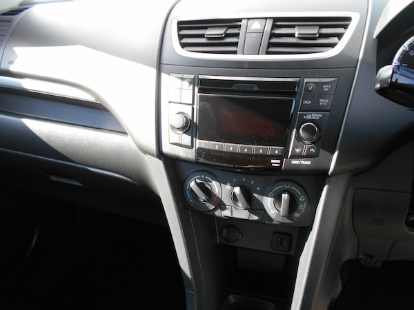 Used Suzuki Swift 2013 for sale - 76207179: Photo 14