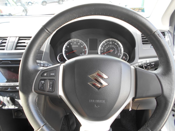 Used Suzuki Swift 2013 for sale - 76207179: Photo 9