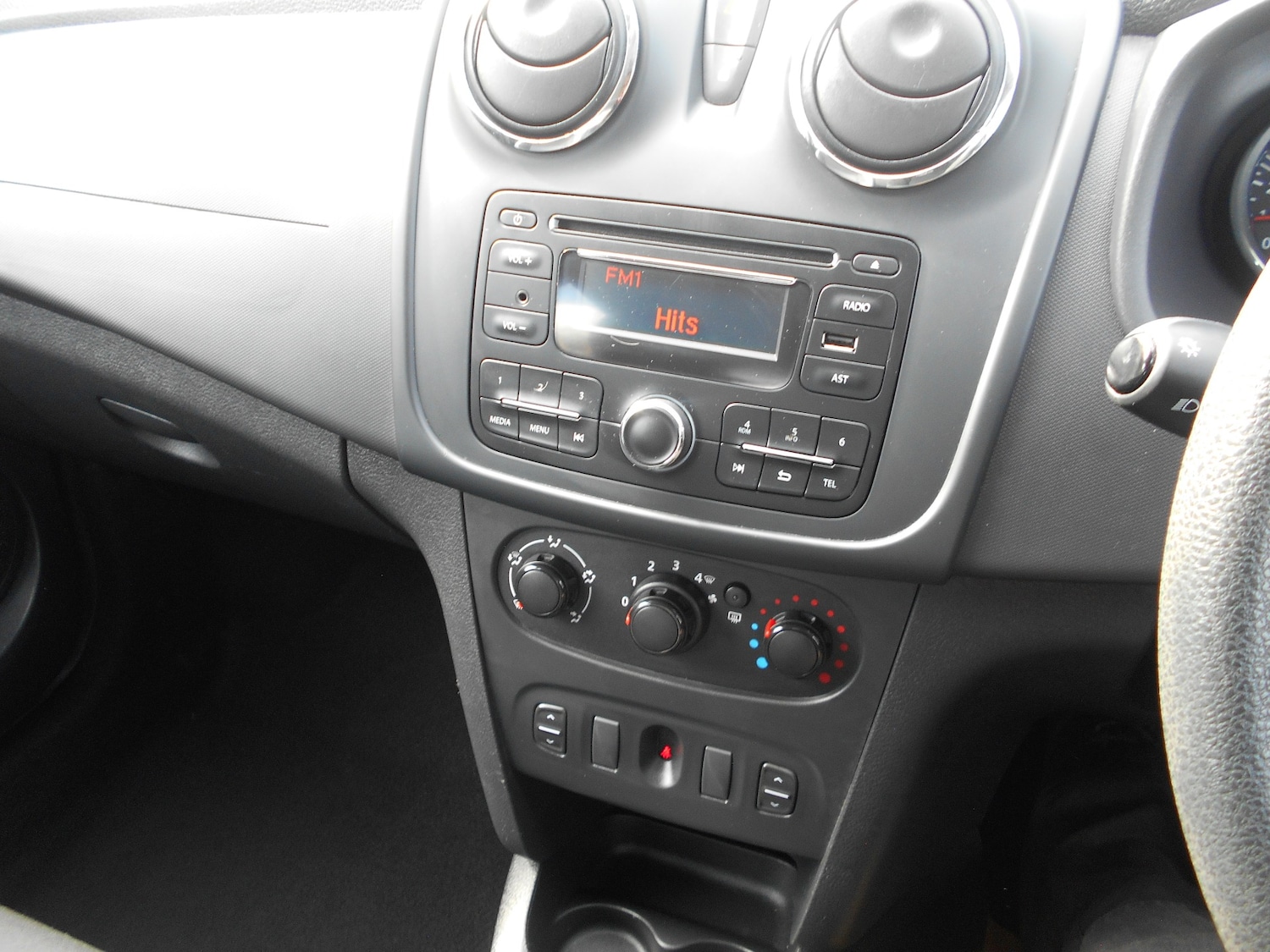 Used Dacia Sandero 2015 for sale - 78027240: Photo 10