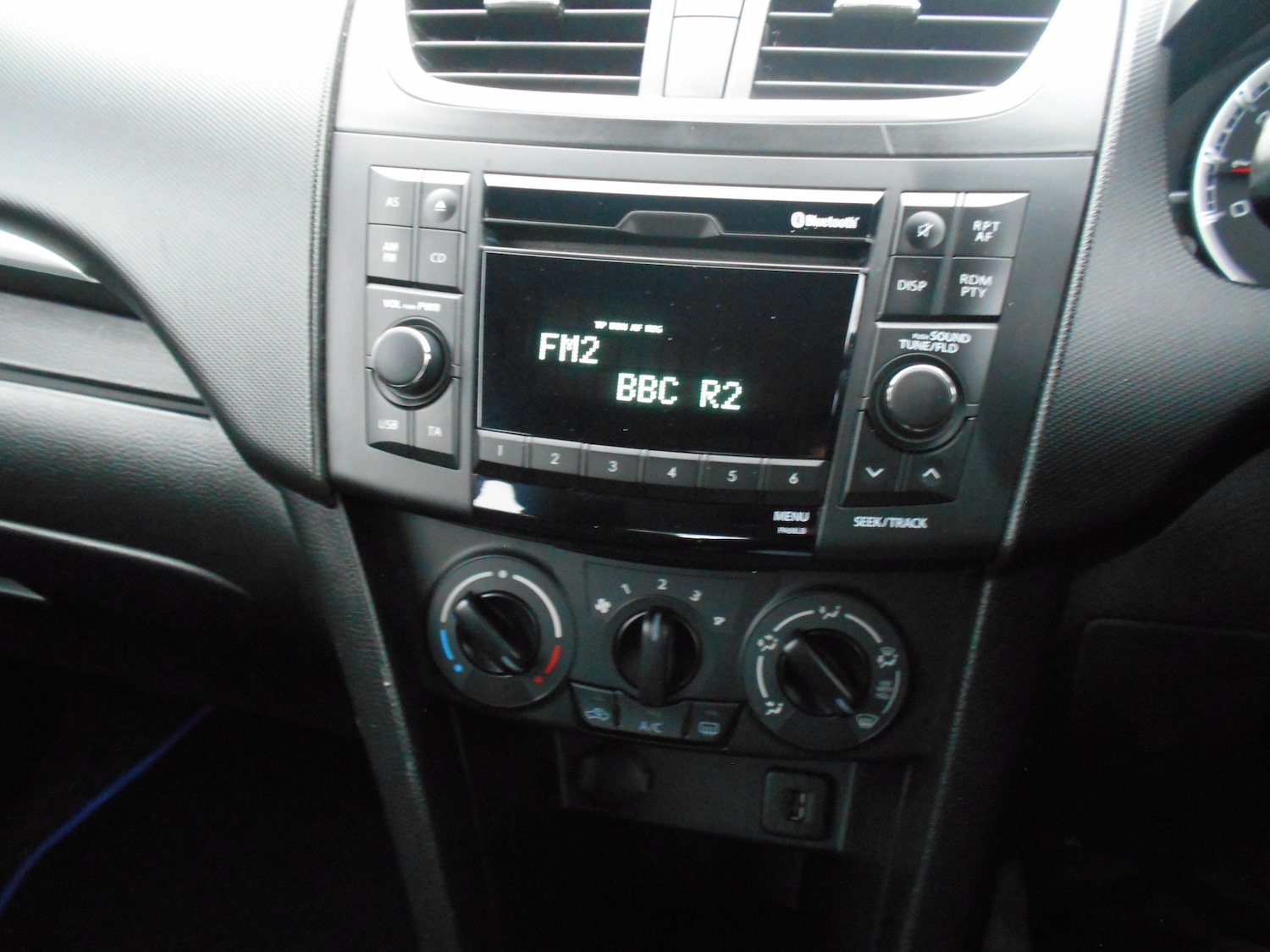 Used Suzuki Swift 2015 for sale - 77845748: Photo 15