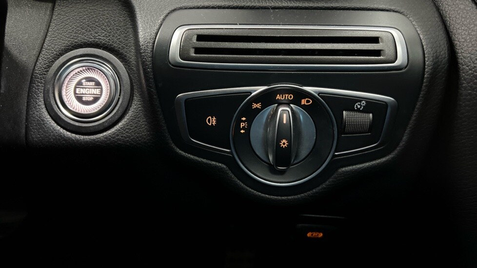 Used Mercedes-Benz C Class 2021 for sale - 76623516: Photo 32