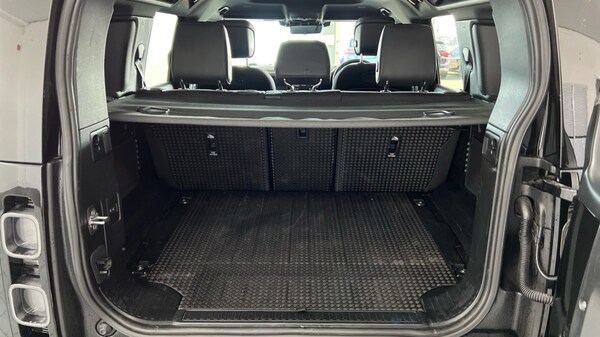 Used Land Rover Defender 2021 for sale - 76086683: Photo 15