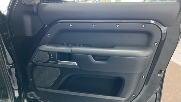 Used Land Rover Defender 2021 for sale - 76086683: Photo 26