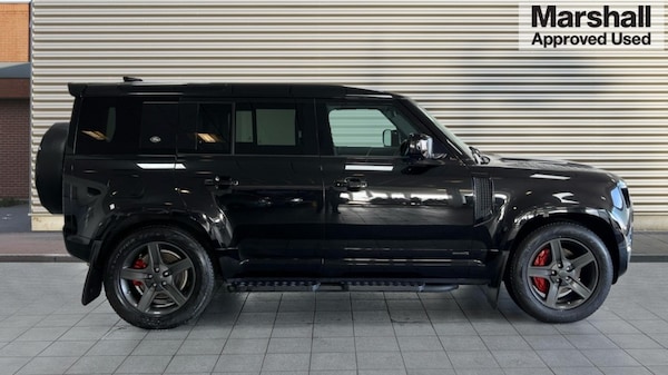 Used Land Rover Defender 2021 for sale - 76086683: Photo 2