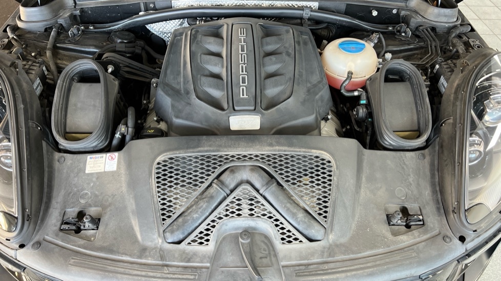 Used Porsche Macan 2018 for sale - 76780345: Photo 16