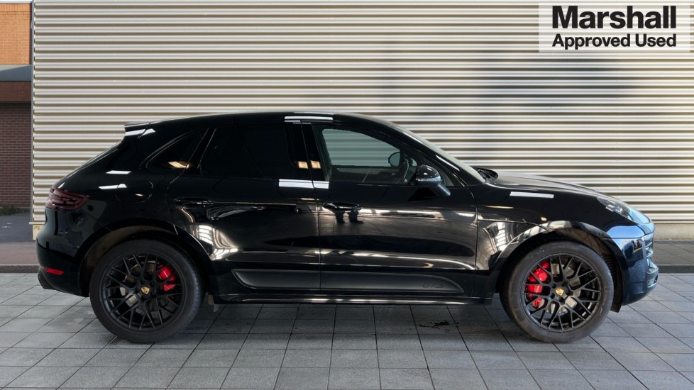 Used Porsche Macan 2018 for sale - 76780345: Photo 2