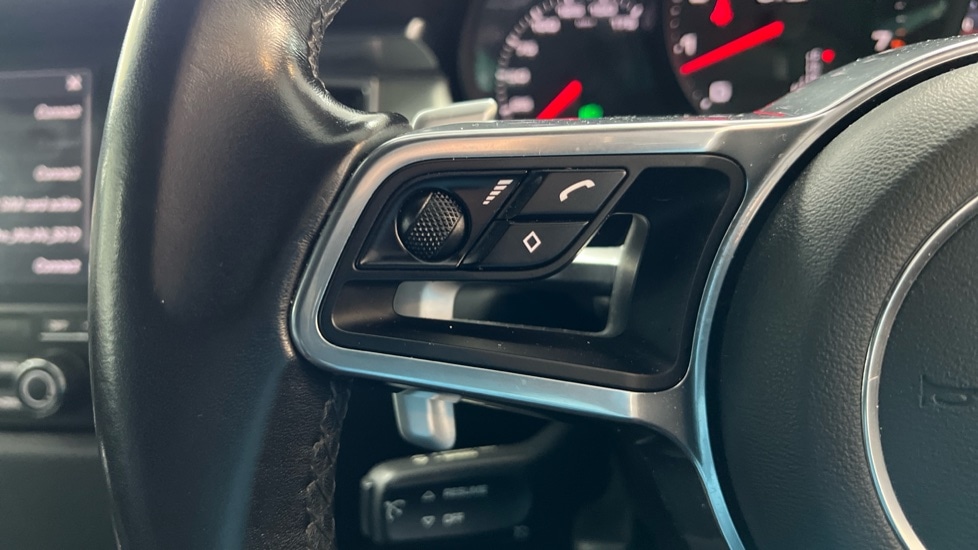 Used Porsche Macan 2018 for sale - 76780345: Photo 22