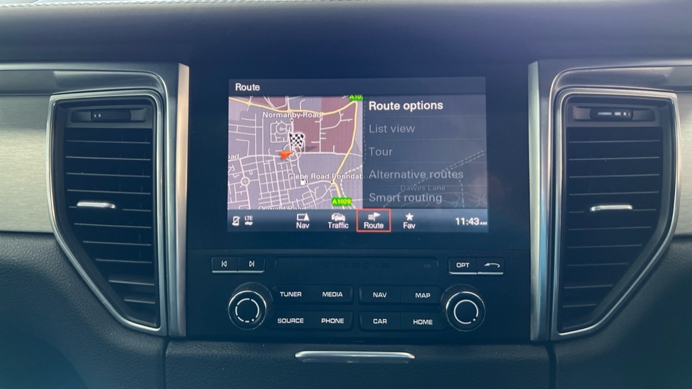 Used Porsche Macan 2018 for sale - 76780345: Photo 24