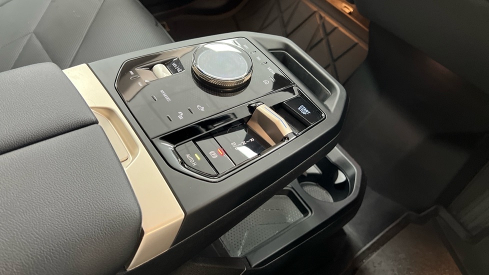 Used BMW iX 2025 for sale - 76312352: Photo 10