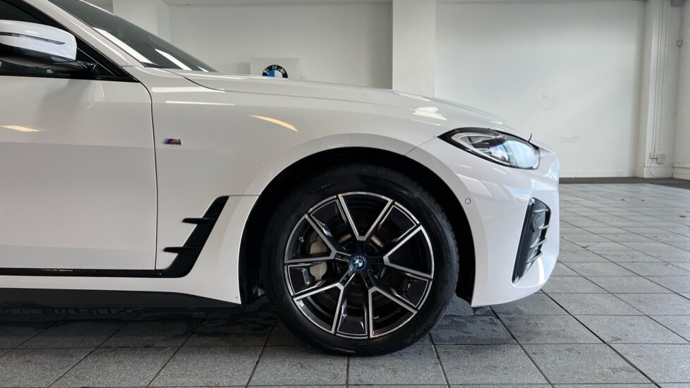 Used BMW i4 2022 for sale - 76393550: Photo 14
