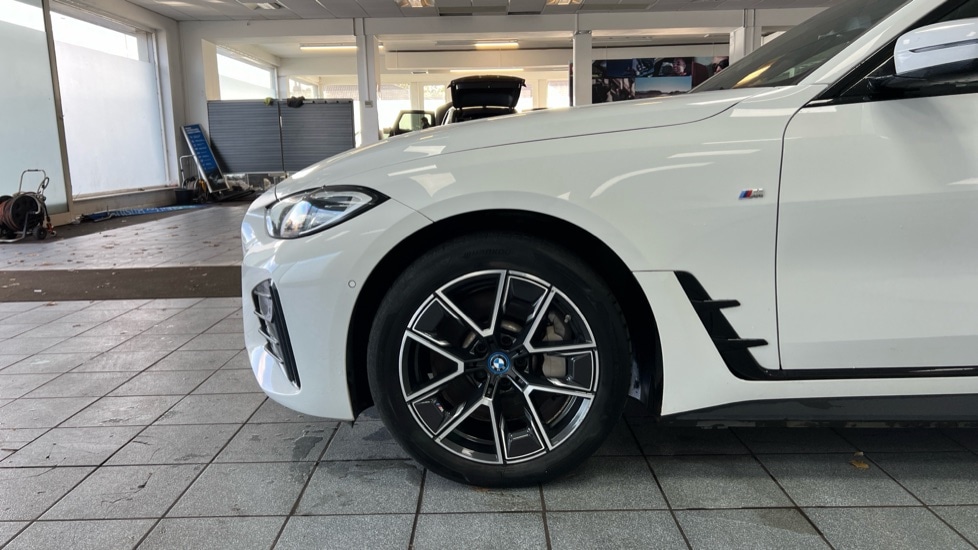 Used BMW i4 2022 for sale - 76393550: Photo 25