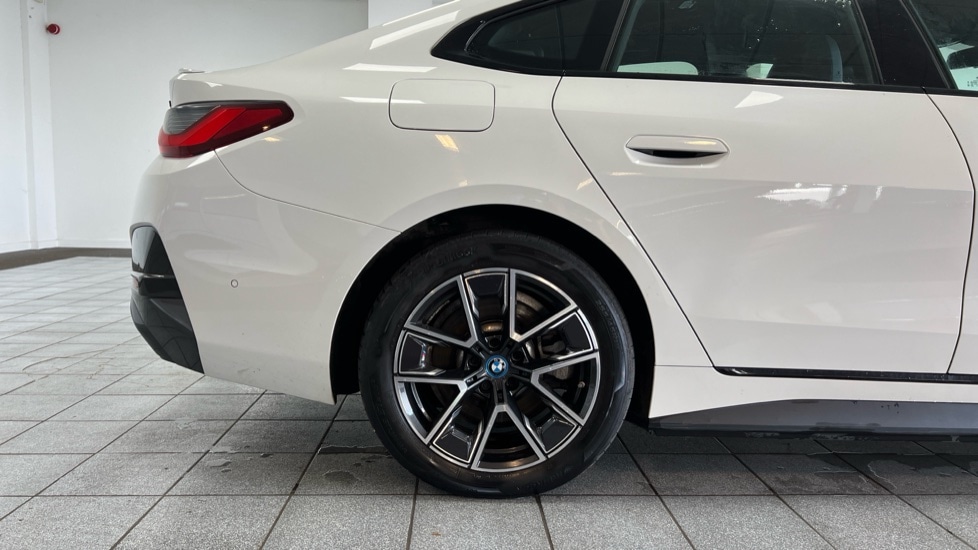 Used BMW i4 2022 for sale - 76393550: Photo 27