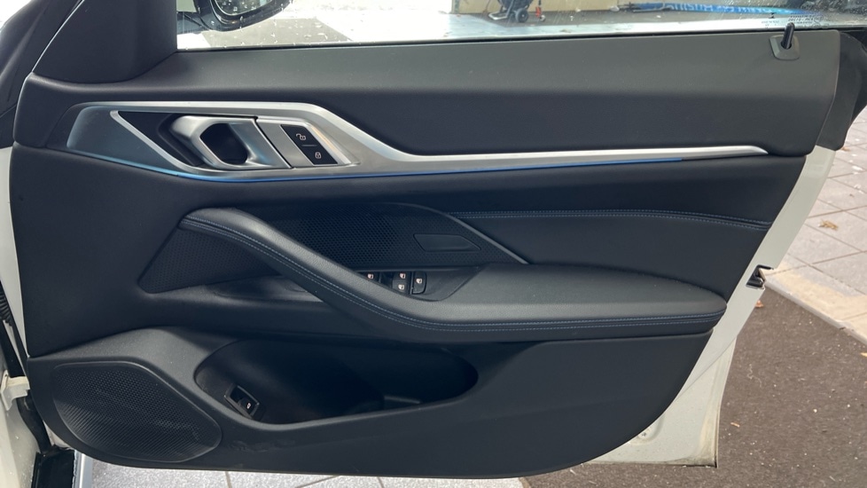 Used BMW i4 2022 for sale - 76393550: Photo 32