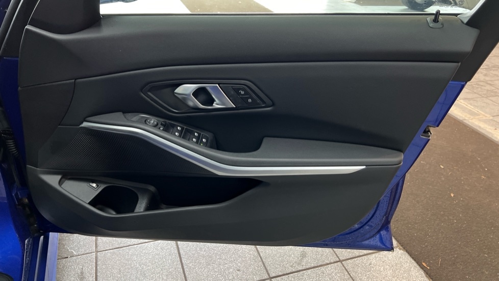 Used BMW 3 Series 2025 for sale - 76479743: Photo 32