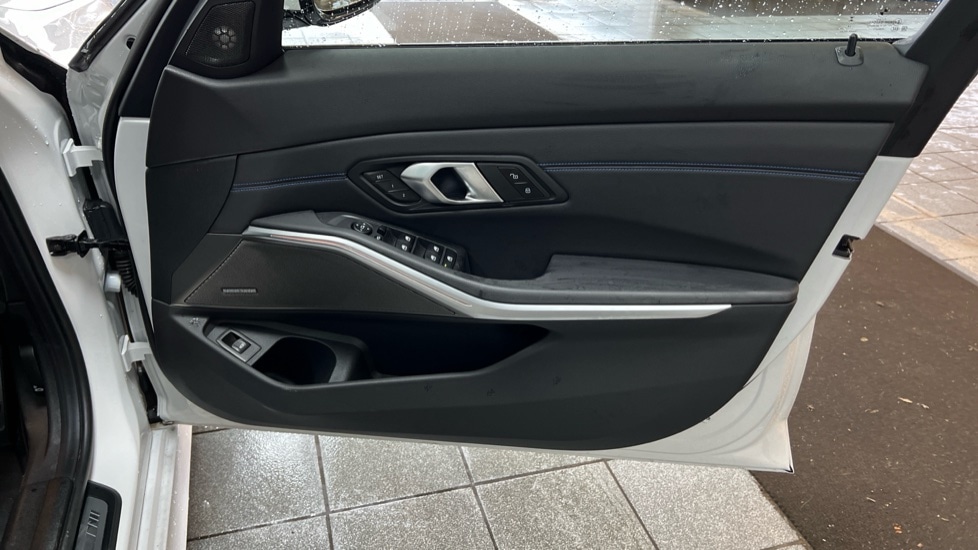 Used BMW 3 Series 2024 for sale - 76580143: Photo 30