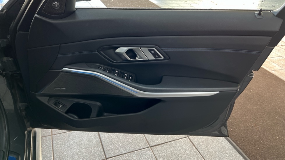 Used BMW 3 Series 2022 for sale - 76458859: Photo 32