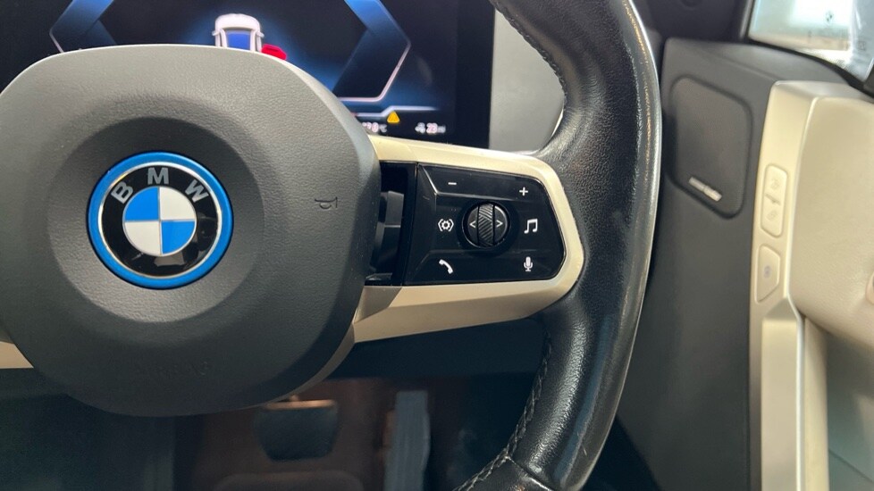 Used BMW iX 2022 for sale - 76966784: Photo 18