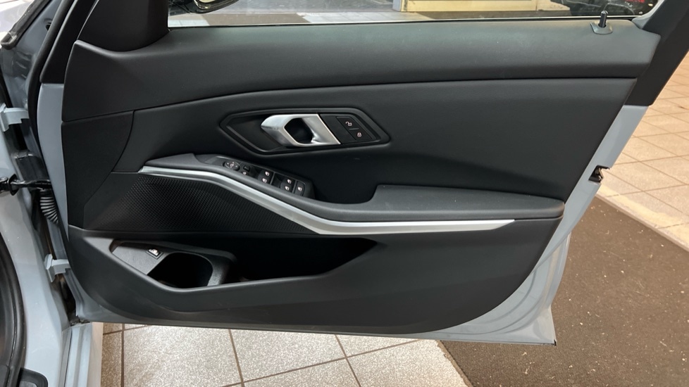 Used BMW 3 Series 2025 for sale - 77067899: Photo 32