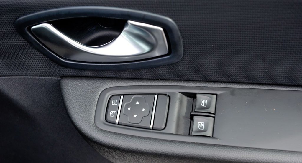 Used Renault Clio 2018 for sale - 76417151: Photo 14