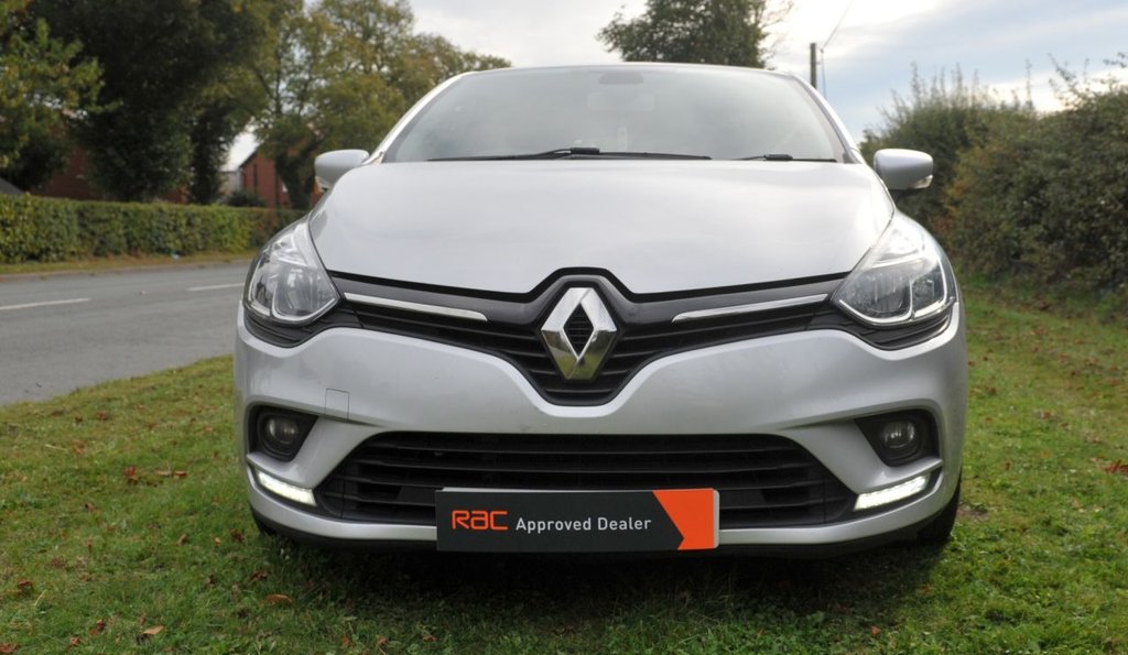 Used Renault Clio 2018 for sale - 76417151: Photo 2