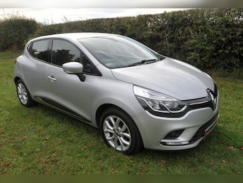 Used Renault Clio 2018 for sale - 76417151: Photo