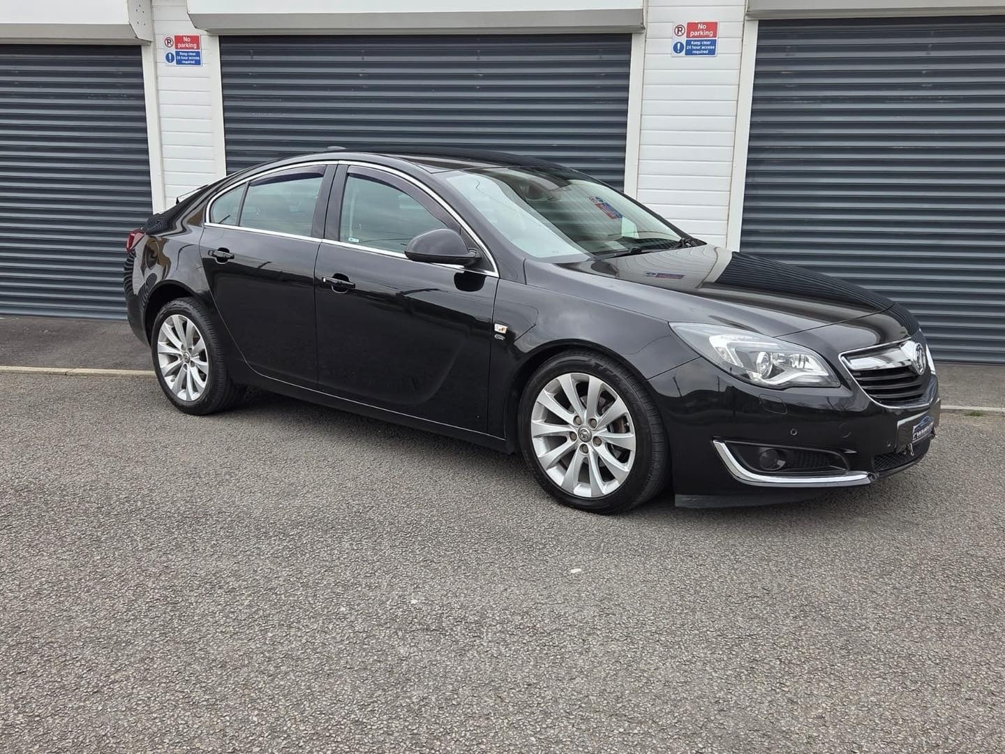 Used Vauxhall Insignia 2017 for sale - 78042251: Photo 2