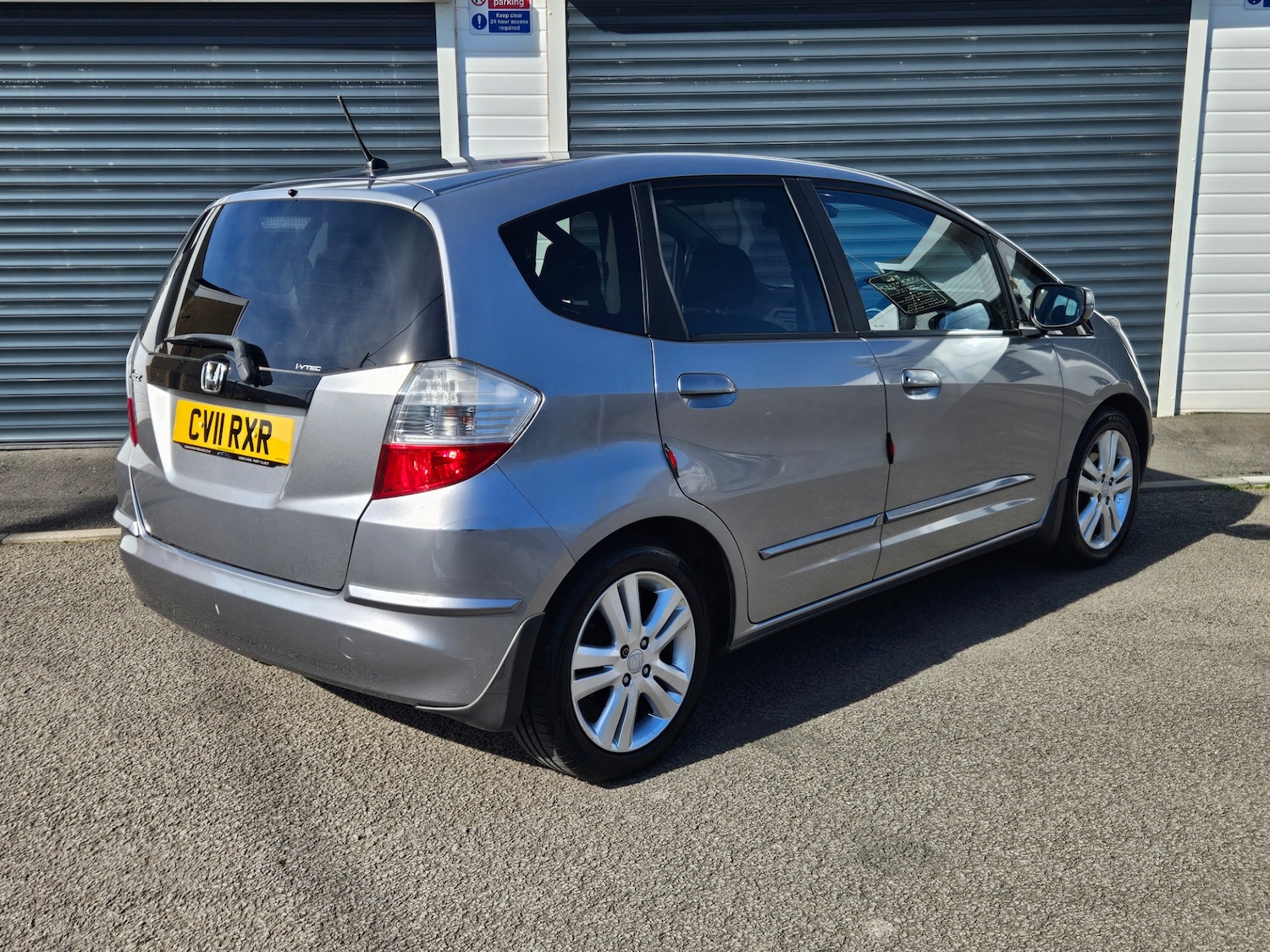 Used Honda Jazz 2011 for sale - 77932685: Photo 15