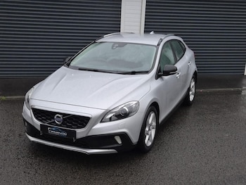 Used Volvo V40 2016 for sale - 77025324: Photo