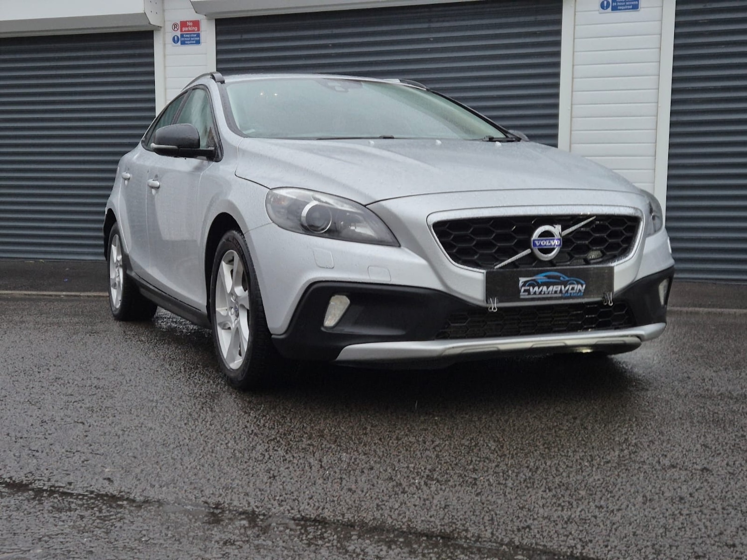 Used Volvo V40 2016 for sale - 76709789: Photo 2