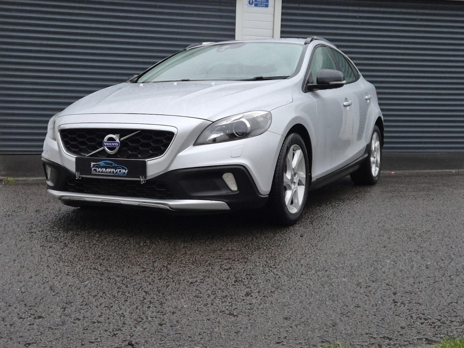 Used Volvo V40 2016 for sale - 76709789: Photo 4