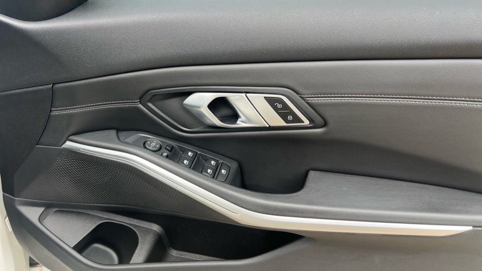 Used BMW 3 Series 2022 for sale - 76350963: Photo 28