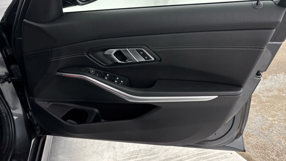 Used BMW 3 Series 2022 for sale - 76372930: Photo 8