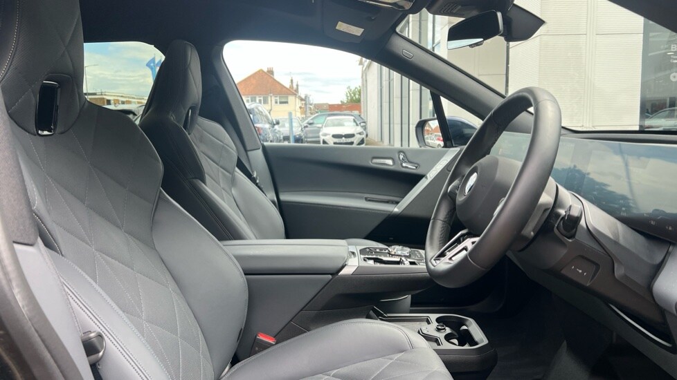 Used BMW iX 2025 for sale - 76609675: Photo 11