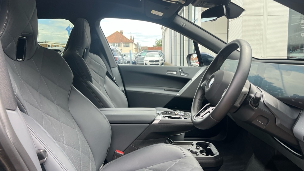 Used BMW iX 2025 for sale - 76652388: Photo 11