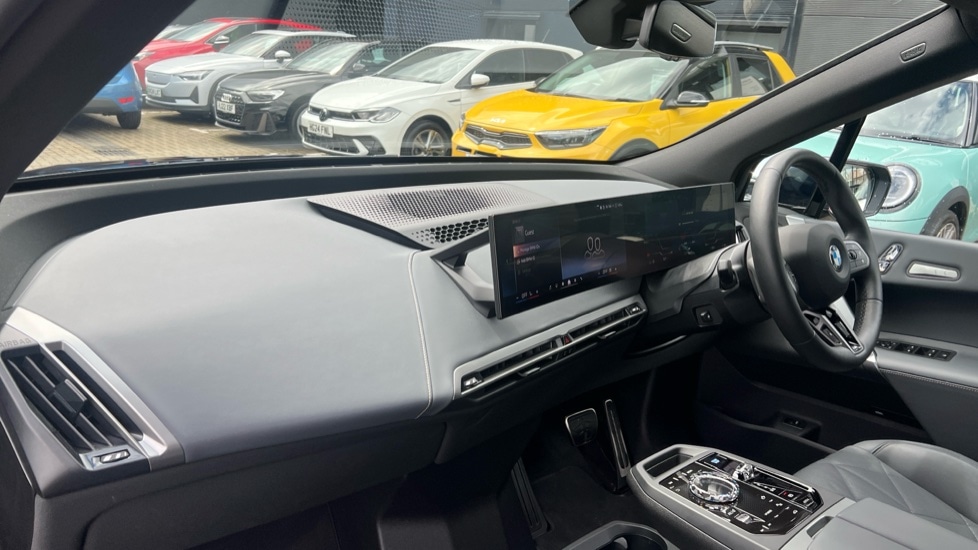 Used BMW iX 2025 for sale - 76652388: Photo 7