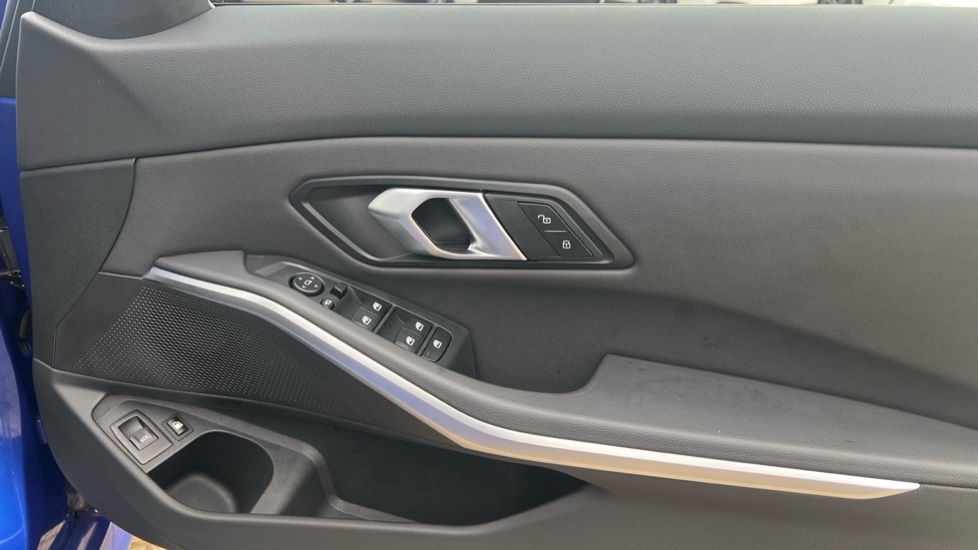 Used BMW 3 Series 2025 for sale - 76079170: Photo 30