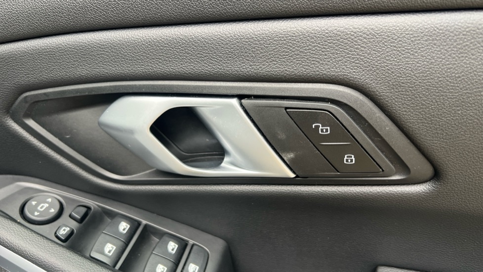 Used BMW 3 Series 2025 for sale - 76731454: Photo 32