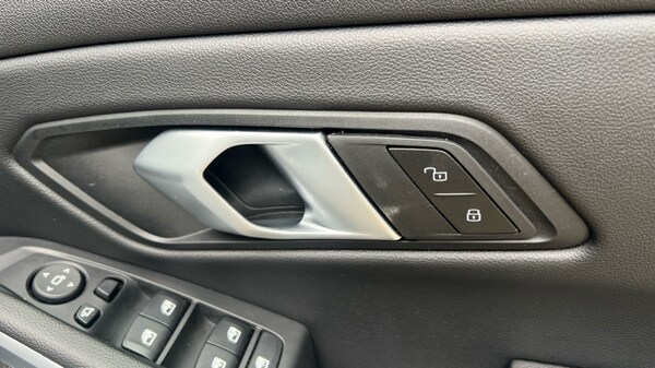 Used BMW 3 Series 2025 for sale - 76244435: Photo 32