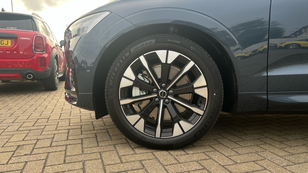 Used Volvo XC60 2025 for sale - 76140240: Photo 17